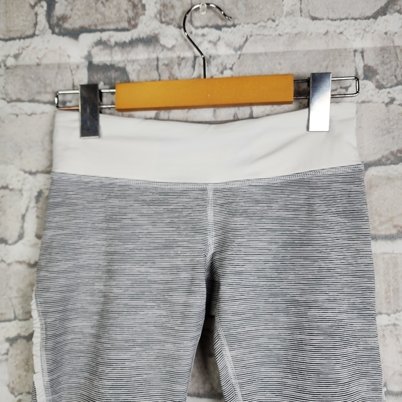 Lululemon Run Fast and Free Ruffle Crop  Wee Are From Space White Combo Size 4 - Picture 5 of 14